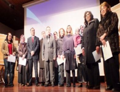 Aile Programına Katılan Velilere Sertifikaları Verildi