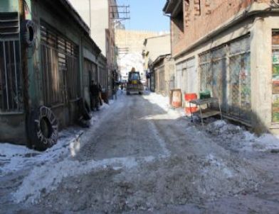 Bayburt’ta Belediye Ekiplerince Karla Mücadele Sürdürülüyor