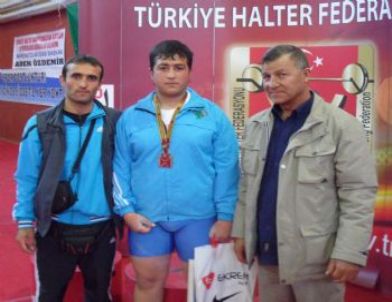 Mamak Belediyesi Halter Takımı Şampiyonluğa Doymuyor