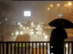 Başkent'te Yoğun Kar Yağışı Trafiği Felç Etti