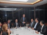 İBRAHIM USLU - Ak Parti Sapanca İlçe Teşkilatı Yemekte Bir Araya Geldi