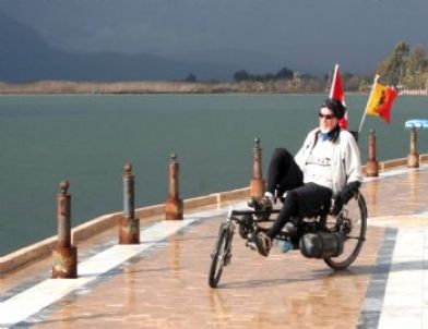 Bisikletiyle 13 Yıldır Yollarda