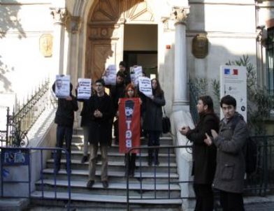 Fransa Konsolosluğu'nda Protesto