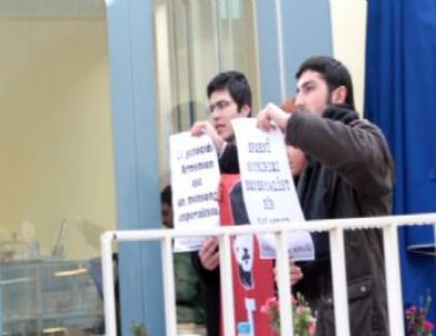 Fransa Konsolosluğu'nda 'tasarı' Protestosu