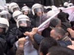 KADİR GÖKMEN ÖĞÜT - Sopa ve Kartopuyla Polise Saldıran Gruba, Biber Gazıyla Müdahale