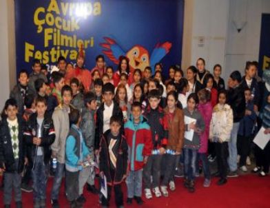 Depremzede Çocukların Sinema Keyfi