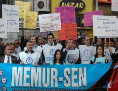 Memurlar Toplu Sözleşme Tasarısını Protesto Etti