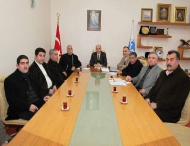 Sakarya’da Trenlerin 24 Ay Süre İle Duracak Olmasından Dolayı Büyükşehir Belediyesi Otobüs Firmaları İle Bir Araya Geldi