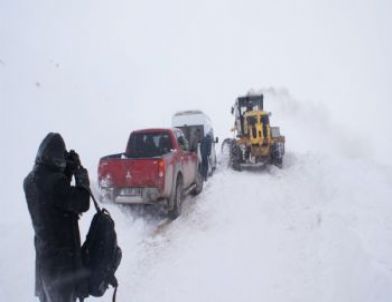 Hakkari'de Çığ Düştü, 20 Kayakçı Mahsur Kaldı