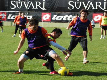 İSKENDERUN DEMIR ÇELIKSPOR - Adanaspor Sıkı Çalışıyor