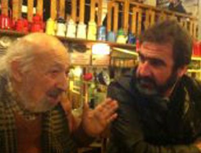 CANTONA - Eric Cantona, belgesel çekmek için İstanbul'a geldi