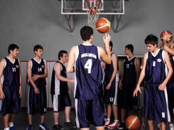 İhlas Koleji Rakibine Şans Tanımadı