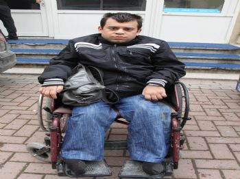 ALI İPEK - Özürlü Genç Akülü Araba Alabilmek İçin Kapak Topluyor