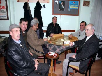 DÜMREK - Yeni Yıla Arabaşı Okey Oynayarak Girdiler