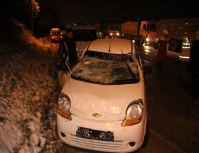 Buz Pistine Dönen Yolda 11 Araç Birbirine Girdi: 5 Yaralı