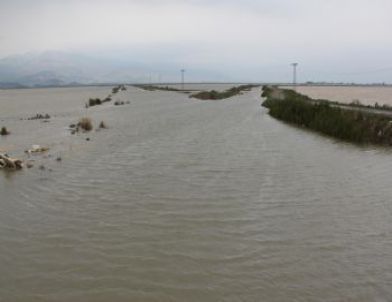 Hatay'da Tarım Arazileri Sular Altında Kaldı
