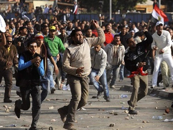 Kahire'de 'Devrim Sonrası Ortadoğu' Tartışıldı