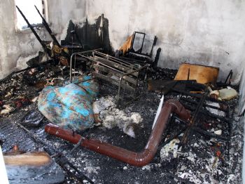 5 Yaşındaki Çocuk Ateşle Oynarken Evi Yaktı