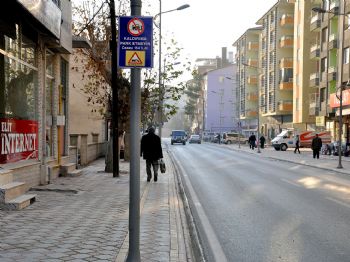 'araçlarınızı Kaldırımlara Park Etmeyin'