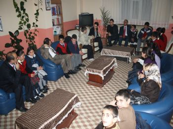 İSMET ASLAN - Depremzede Öğrencilere Yemek Verildi