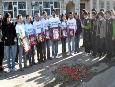 CAHİT SITKI TARANCI - Diyarbakır'da Bomba Kurbanları Anıldı