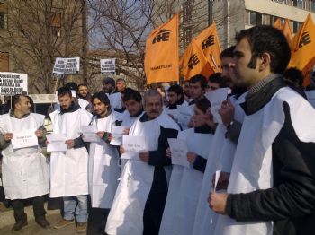 Halkevleri'nden Kefenli Protesto