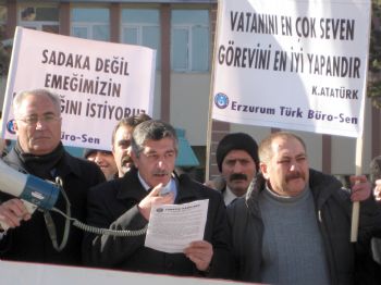 KAMU SEN - Kamu Sen Üyesi Memurlar Ücretlerde Adalet İstedi