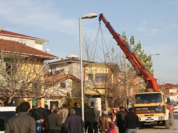 ALIKAHYA - Kamuya Ait Arazi Üzerindeki Konteynır ve Tabelalar Kaldırıldı