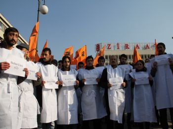 Meclis Önünde Kefenli Uludere Eylemi