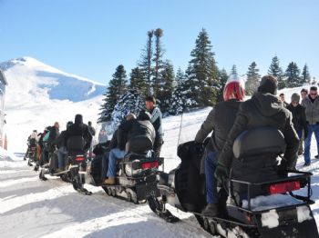 Uludağ'da Kar Motorlarıyla Zirve Turu