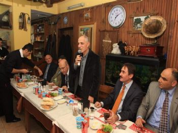 YAŞAR GÜNGÖR - Başkan Ziyaettin Akbaş, İlçedeki Doktorlarla Bir Araya Geldi