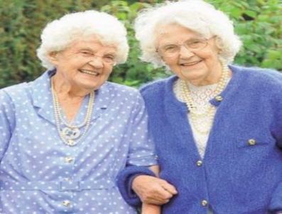 GALLER - Dünyanın en yaşlı ikizleri