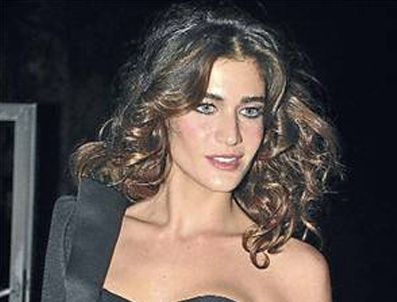 BERRAK TÜZÜNATAÇ - Berrak Tüzünataç, yeni projesi için fiziğinde değişiklik yaptı