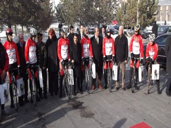 İstanbul'dan Yola Çıkan Bisekletçiler Kars'a Ulaştı