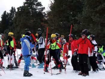 TURAN ERMIŞ - Kayak ve Snowboard Yarışmaları Tamamlandı
