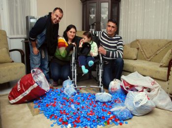 HÜMEYRA AKBAY - Mavi Kapaklarla Gelen Mutluluk