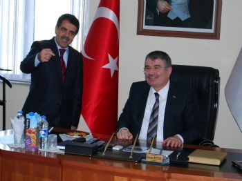 Bakan Şahin, Kars Belediyesi'ni Ziyeret Etti