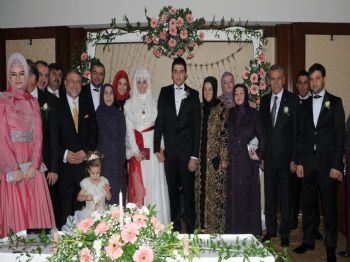 MÜNEVVER ARıNÇ - Başbakan Yardımcısı Arınç, Manisa’da Nikah Şahitliği Yaptı