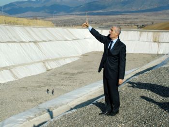 AHMET YENIHAN - Başkan Yenihan, Katı Atık Tesisinde İncelemelerde Bulundu
