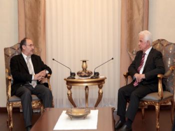 SALİH KAPUSUZ - Kapusuz'dan Güney Kıbrıs ve Ab'ye Samimiyet Çağrısı