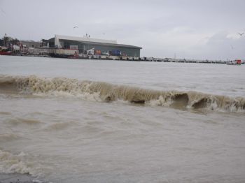 DAVUTLAR - Kuşadası’nda Fırtına Hayatı Olumsuz Etkiledi