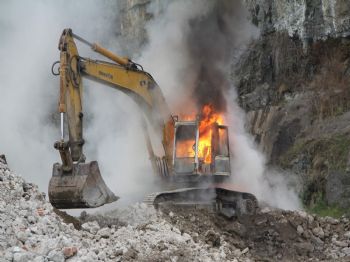 KUTLUKENT - Samsun'da İş Makinesi Alev Alev Yandı