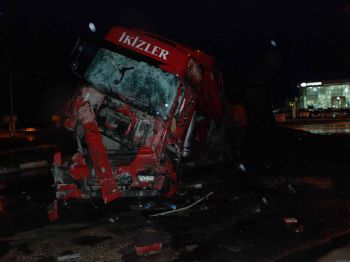 MEHMET SÜLÜN - Tekirdağ'da Tır İle Tanker Çarpıştı: 4 Yaralı