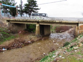 BIRGI - Aralıksız Yağış Dereleri Coşturdu