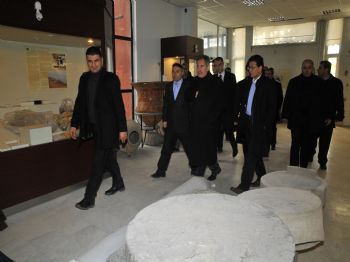 FERİT MELEN - Bakan Günay, Depremde Hasar Gören Tarihi Mekanlarda İncelemelerde Bulundu