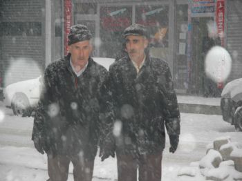 Hakkari'de 130 Köy İle 375 Mezra Yolu Ulaşıma Kapandı