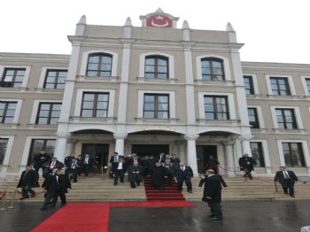 HAYRÜNNİSA GÜL - İstanbul Yağmura Uyanınca, Cumhurbaşkanı ‘twitter’ın Başına Geçti