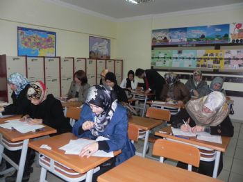 ULAŞLı - Veliler Çocuklarının Sırasında Sınava Girdi