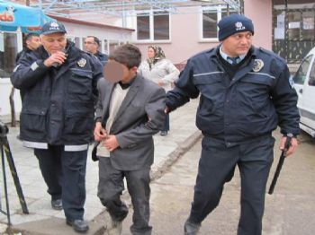 15 Yaşındaki Hırsız Okul Kantinini Soydu