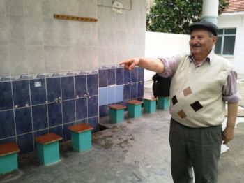 Edremit'te Camiye Musluk Dayanmıyor